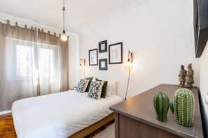 2 bedrooms, iron/ironing board, travel cot, WiFi