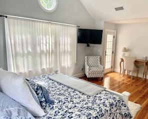 The primary bedroom has an ensuite bath, King sized bed w/ Serena & Lilly linens - Relaxing 3-Bedroom Watermill Cottage  w/ Pool Minutes From Beach & Village (Water Mill)