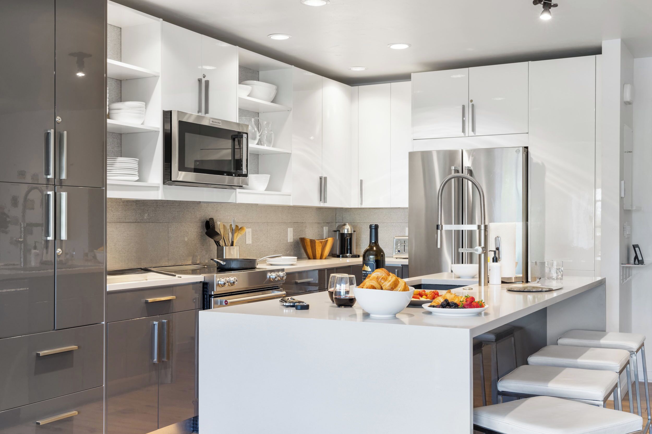 冰箱、微波炉、烤箱、炉灶