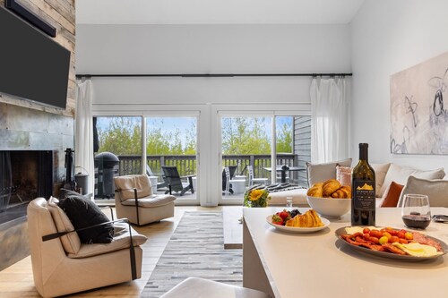 Outpost: Timber Ridge 9 - Spacious Deck, Hot Tub & Pool Access!