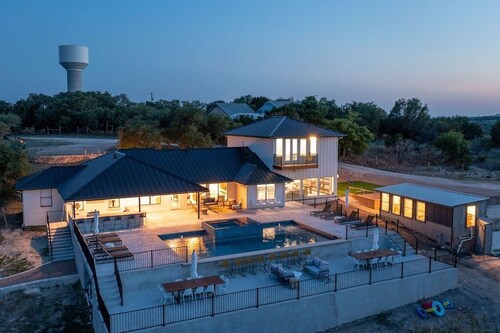 9 Bedroom | Sleeps 30 | Pool | Hot Tub | 5 Acres