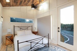 9 bedrooms, iron/ironing board, WiFi, bed sheets