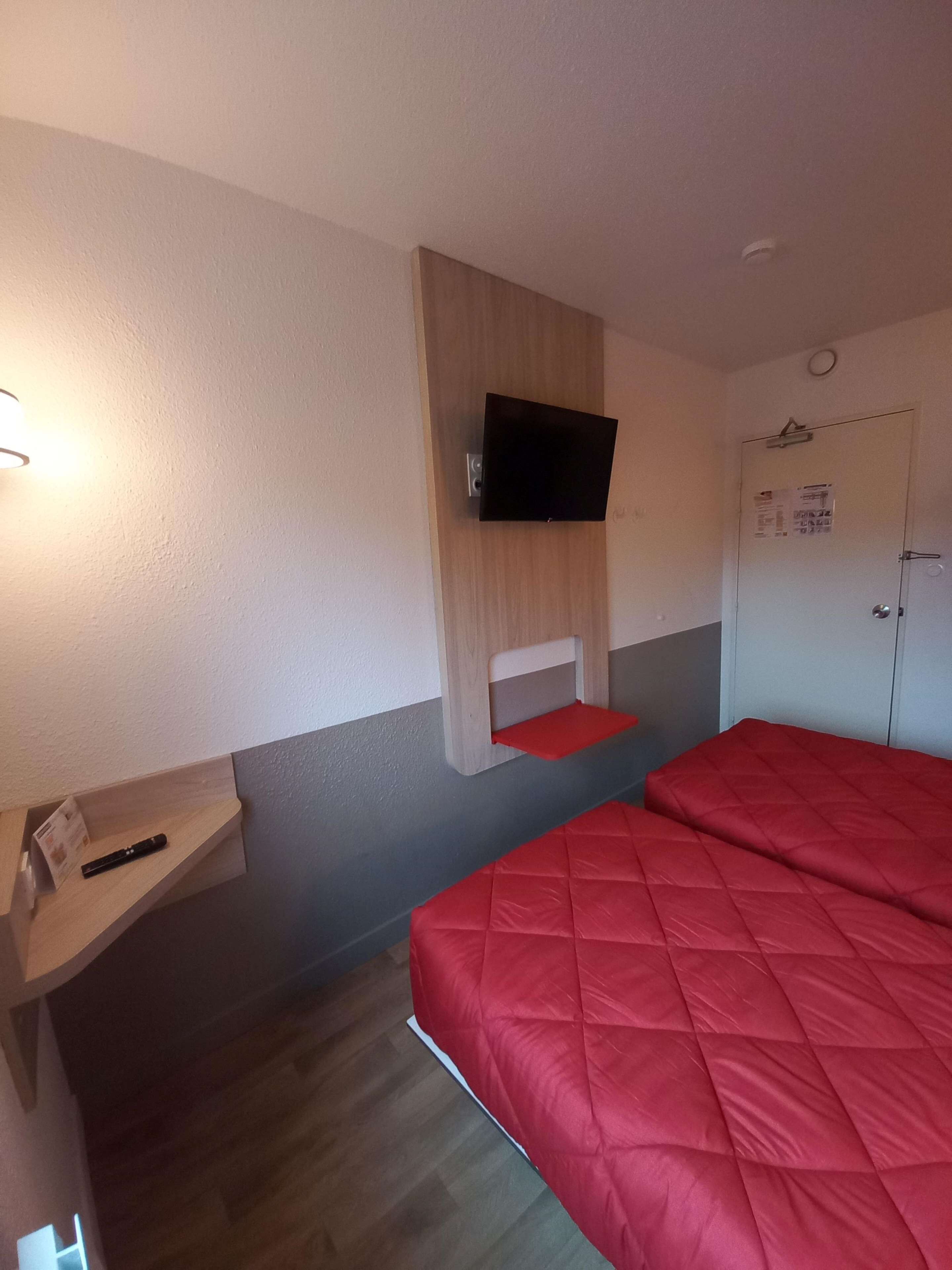 Ropa de cama de alta calidad y escritorio 