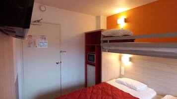 Chambre Standard, 3 lits une place, salle de bains commune | Literie de qualité supérieure, bureau