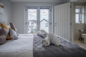 4 habitaciones, tabla de planchar con plancha y wifi