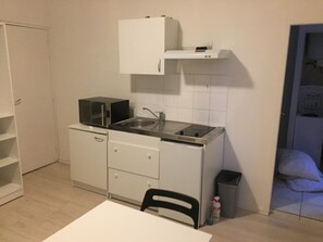 雪櫃、微波爐、爐具