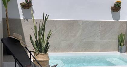 House in the center of Nerja with pool 3 minutes walk from the beach