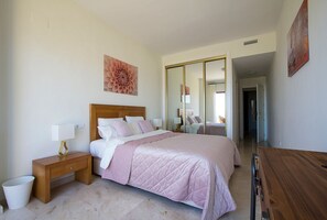 2 chambres, fer et planche à repasser, Wi-Fi, literie fournie