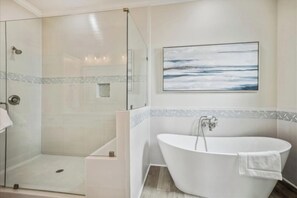 Baignoire, serviettes fournies