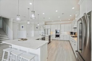 Fridge, microwave, oven, stovetop - A Summer by the Sea - Pool, Hot Tub & Game Room (North Myrtle Beach)