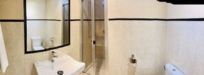 Quarto duplo básico | Banheiro
