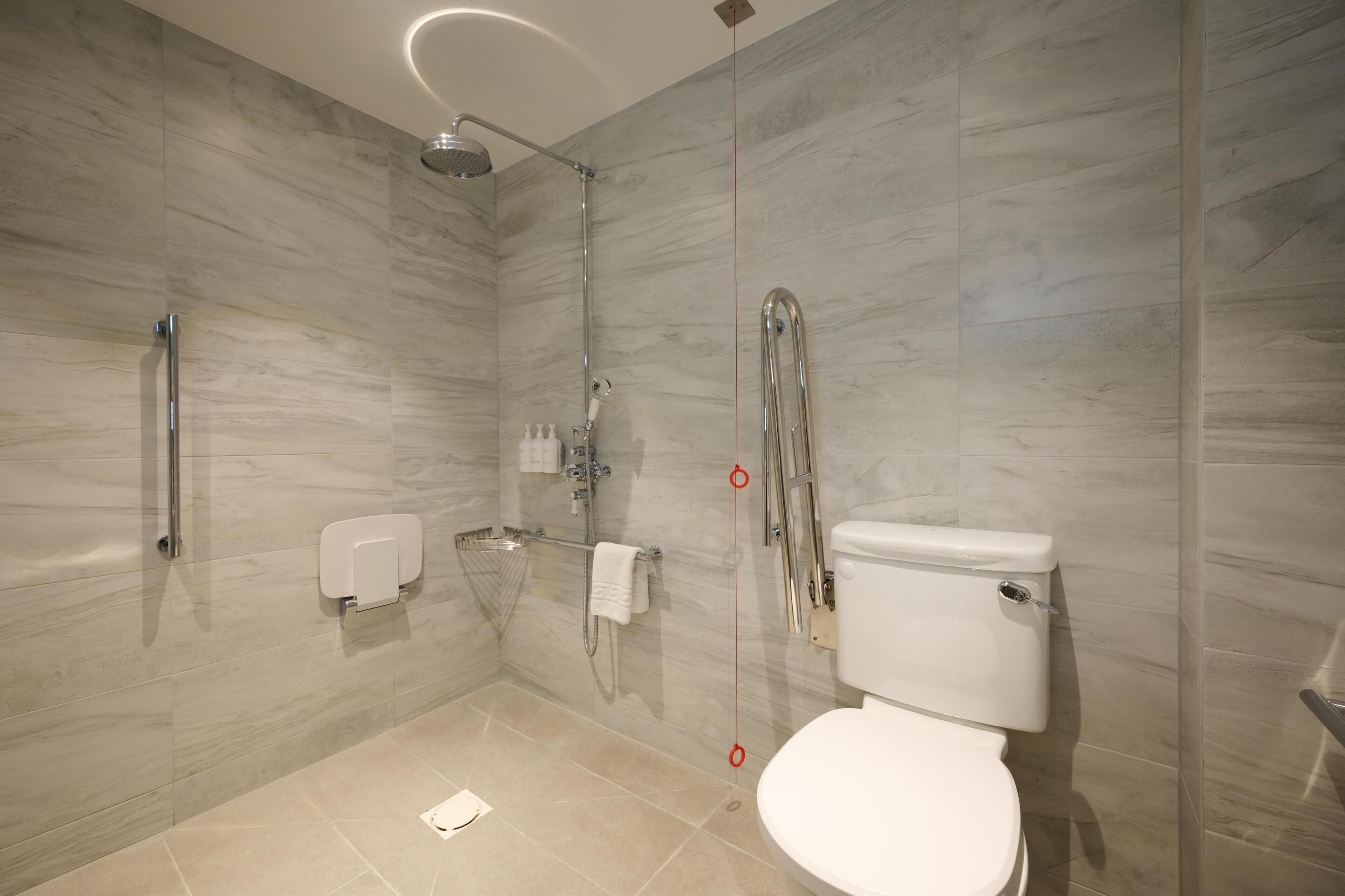 room, 1 double bed | bathroom shower