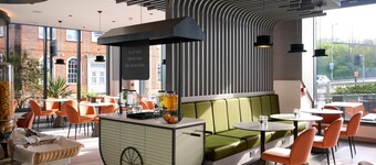 スパーク バイ ヒルトン ルートン