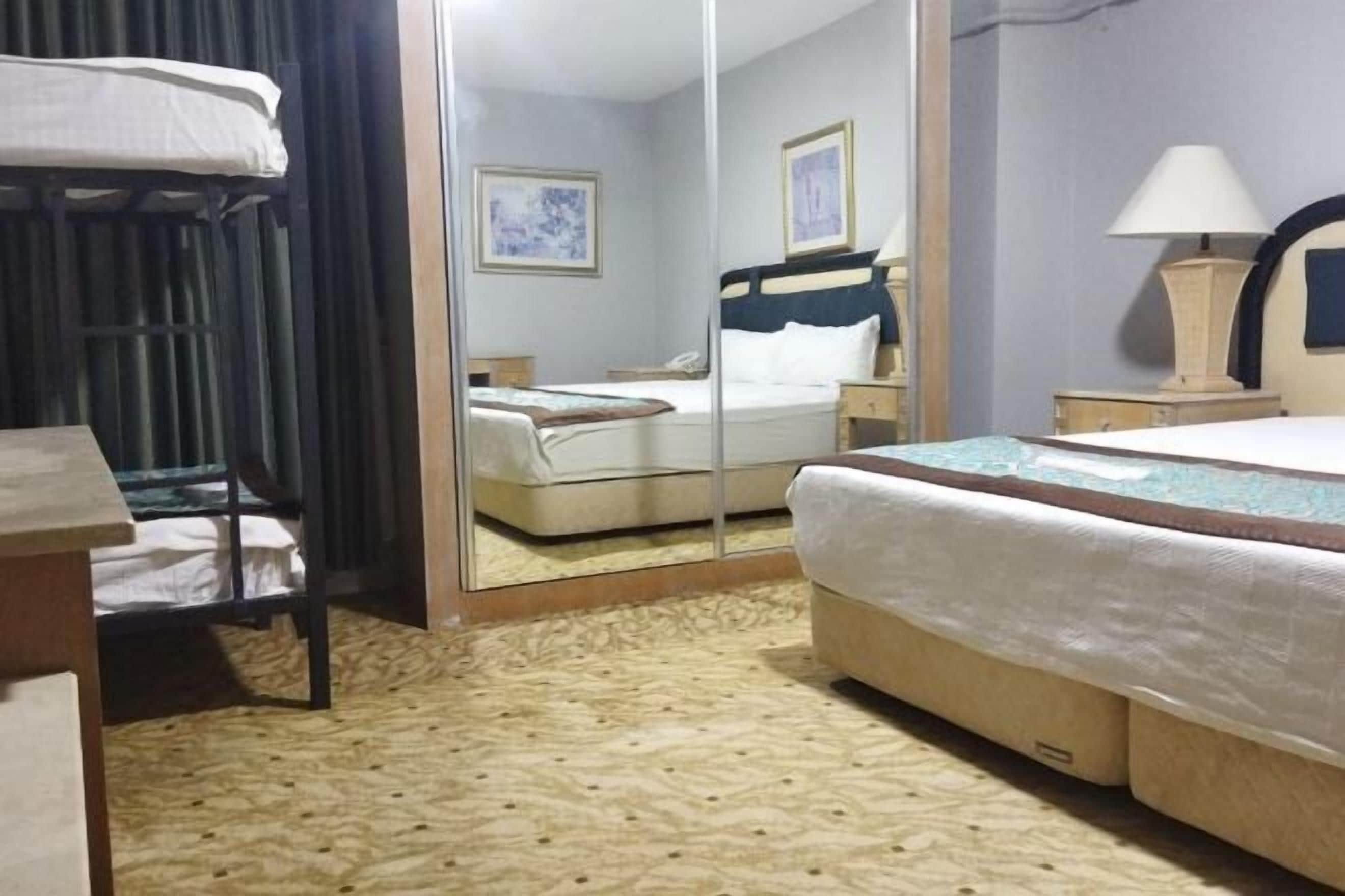 Cortinas blackout, sistema de insonorización y wifi gratis 