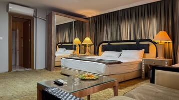 Family Room | Blackout curtains, soundproofing, free WiFi, bed sheets