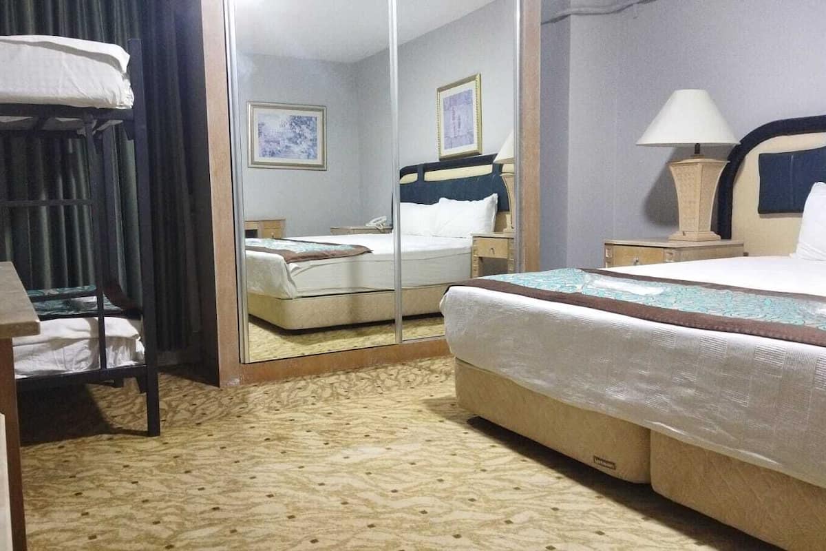 Cortinas blackout, sistema de insonorización y wifi gratis