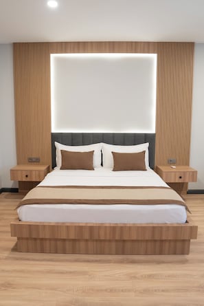 Suite, 2 Schlafzimmer, Nichtraucher, Stadtblick | Hochwertige Bettwaren, Minibar, Schreibtisch