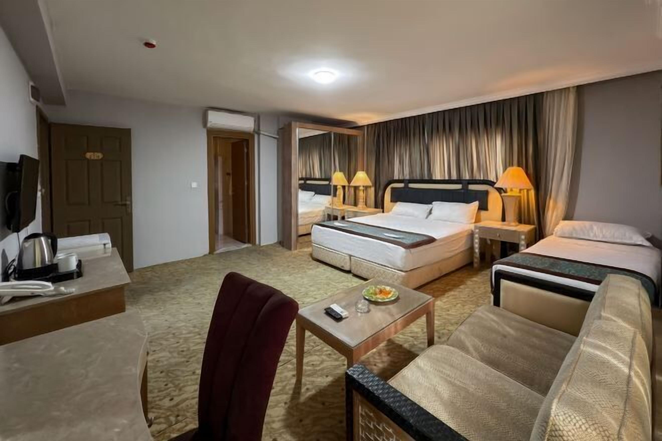 Cortinas blackout, sistema de insonorización y wifi gratis 