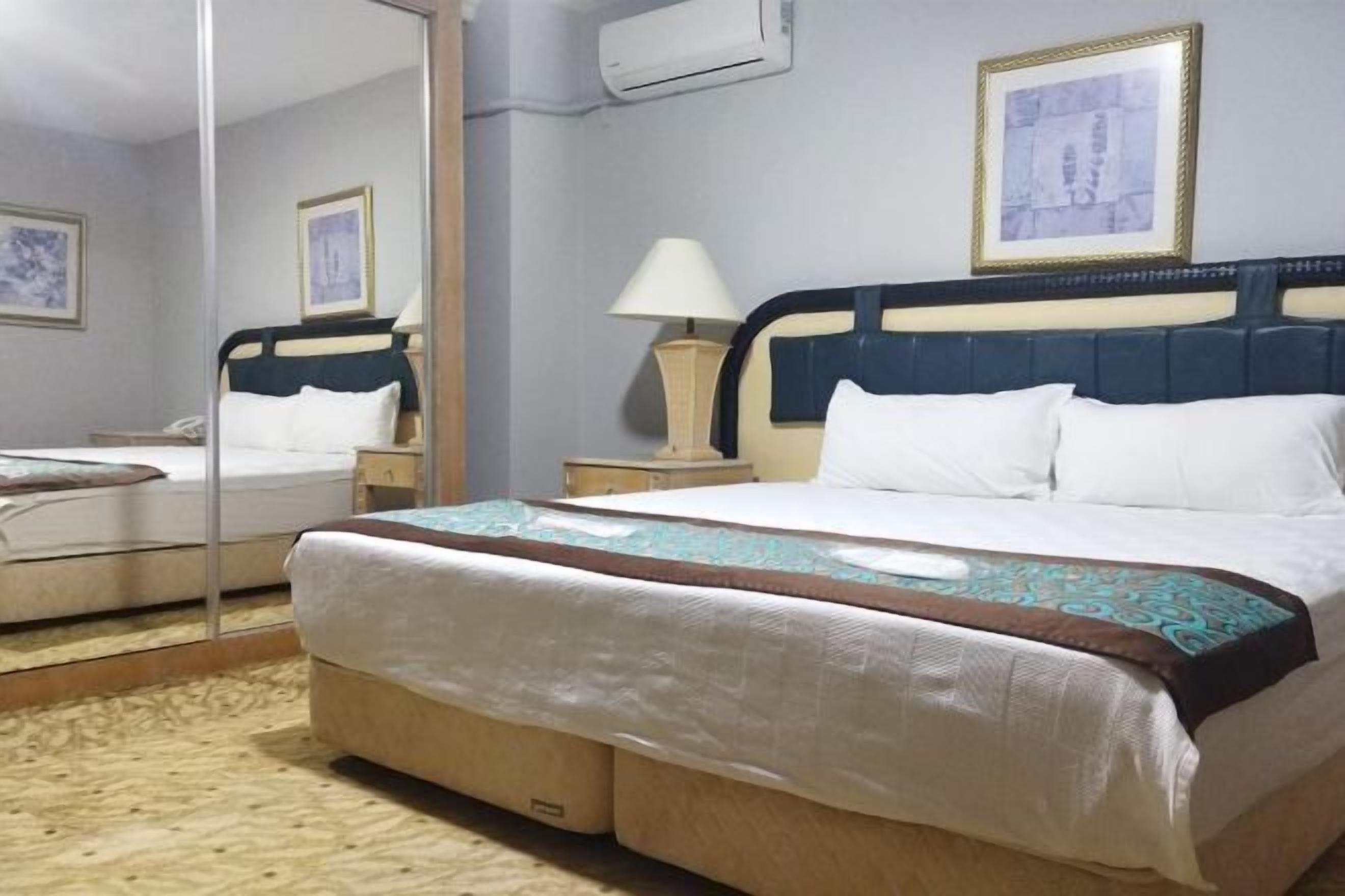 Cortinas blackout, sistema de insonorización y wifi gratis 