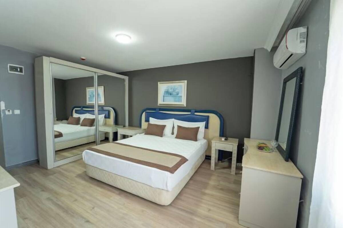 Premium bedding, minibar, desk, laptop workspace