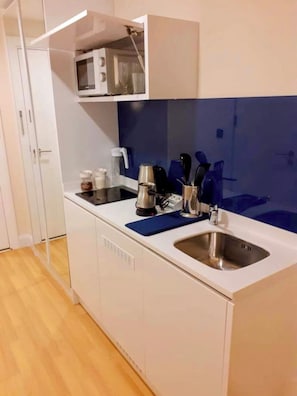 Fridge, microwave, coffee/tea maker, electric kettle