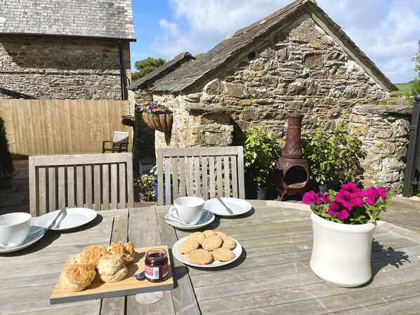 تناول الطعام بالخارج