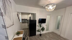 Villa, 1 King Bed - Near Design District Cozy Studio Kingbed Freeparki (Miami)