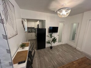 Villa, 1 très grand lit | 1 chambre, fer et planche à repasser, accès au Wi-Fi (inclus)