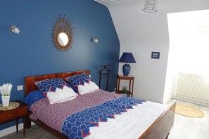 3 bedrooms, travel cot, free WiFi, bed sheets