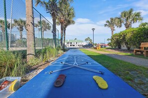 Property grounds - Relax and Recharge - Family Beachfront Condo on Florida's Emerald Coast (Destin)