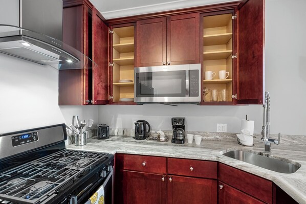 Fridge, microwave, oven, stovetop