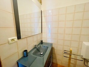 Hair dryer - Gîte Studio With Terrace Close To The City! (Briançon)