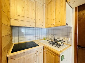 Fridge, microwave, coffee/tea maker