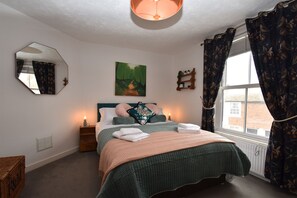 2 Schlafzimmer, Schreibtisch, BĂŒgeleisen/BĂŒgelbrett, kostenloses WLAN