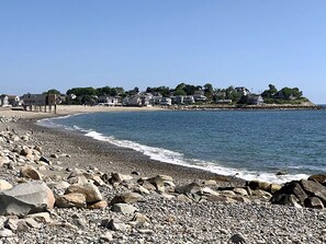 Ranta lähistöllä, rantapyyhkeitä