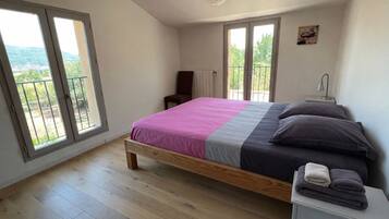 3 Schlafzimmer, Reisekinderbett, WLAN, Bettwäsche