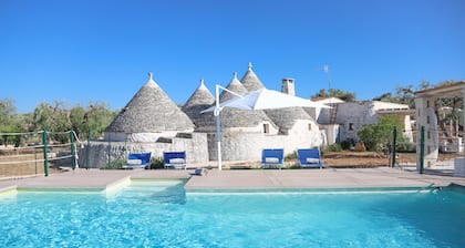 TD Trulli Albapetra Pool & Olive Trees