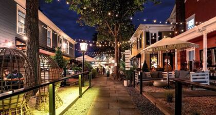 Entire, new, roomy, village beach house close to beach, park, and town center