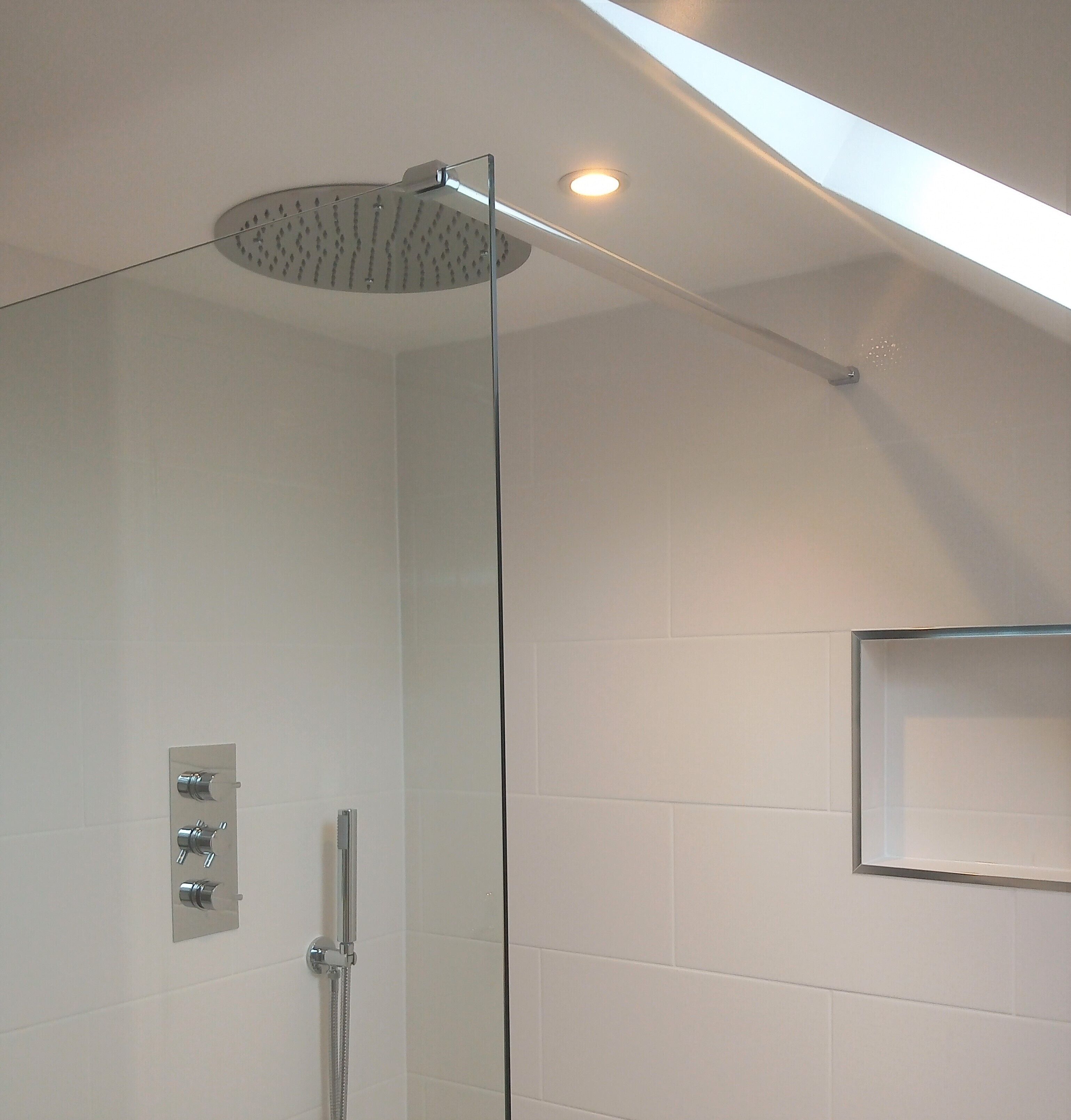 Dusche, Regendusche, Haartrockner, Handtücher