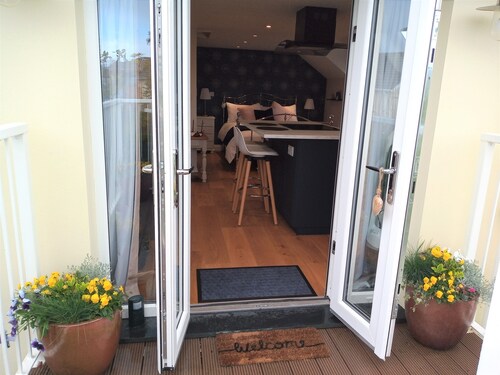 Self catering apartment for 2 + cot - dog friendly, near Bideford, North Devon