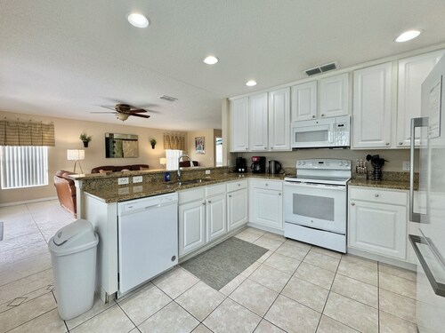 Peaceful & Lovely 5 bed Pool Home