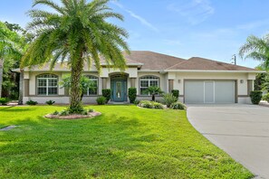 Exterior - Canal Waterfront Home with heated private pool (Palm Coast)