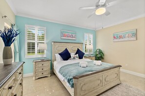 4 bedrooms, iron/ironing board, travel crib, free WiFi - Canal Waterfront Home with heated private pool (Palm Coast)
