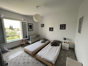 5 chambres, fer et planche à repasser, lit parapluie, Wi-Fi gratuit