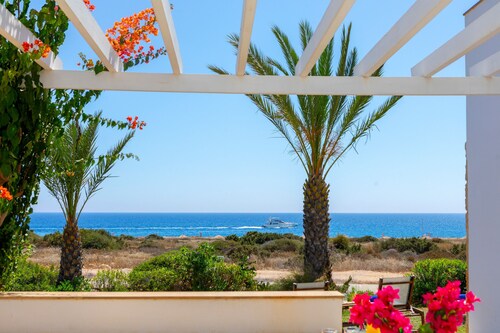Protaras Seafront Villa Violetta