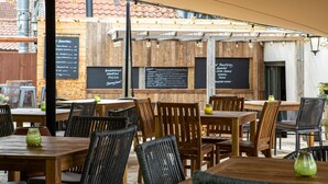 Terrace/patio - Three Swallows (Holt)