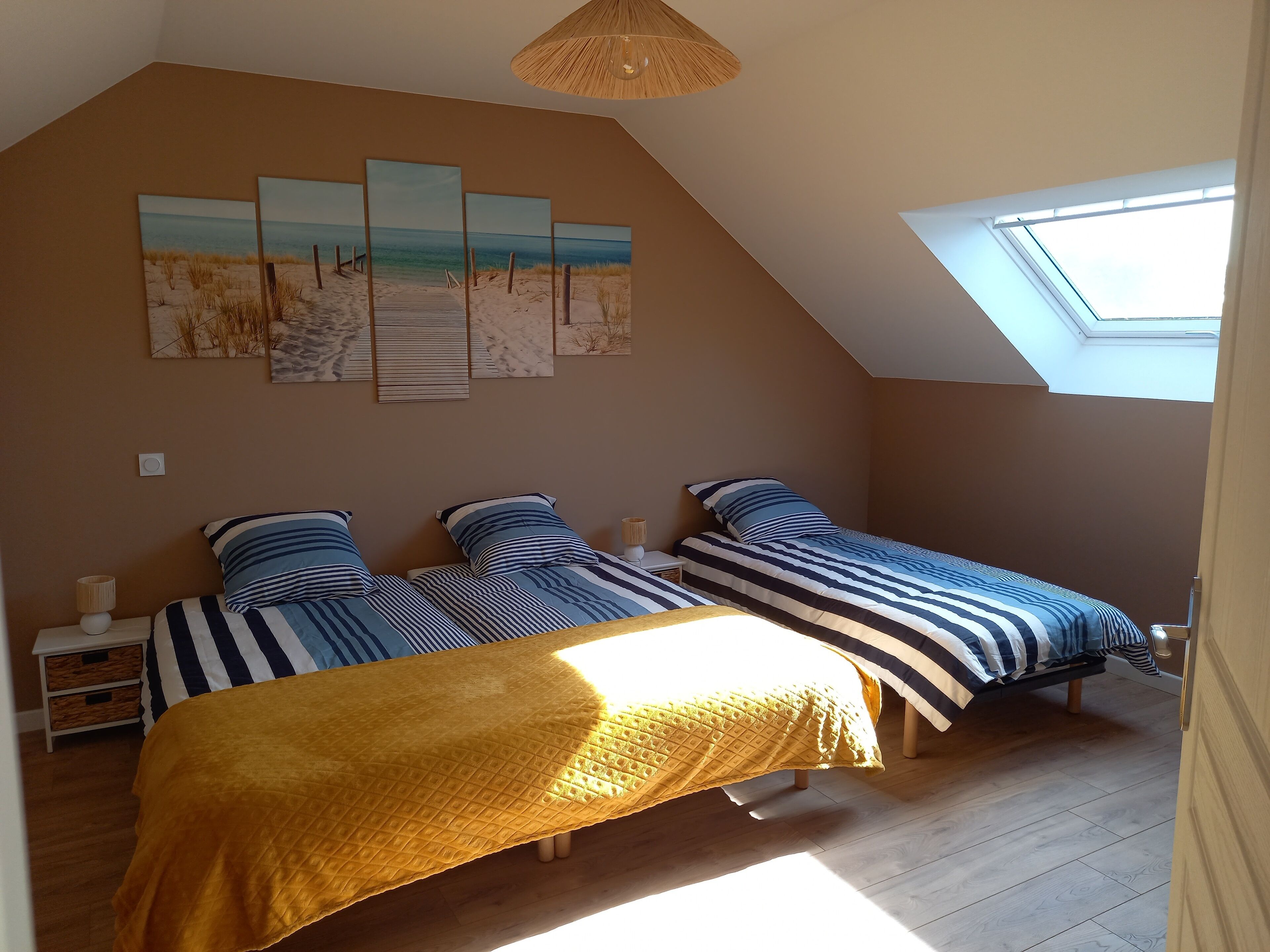 2 chambres, bureau, fer et planche à repasser, lit parapluie