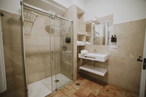 Classic Twin Room (Cádiz) | Bathroom - Posada La Casa Del Pintor (Carmona)