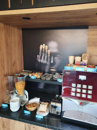 Desayuno buffet diario (EUR 6.50 por persona)