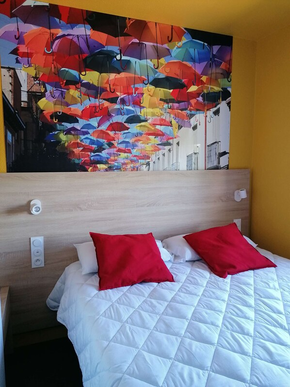 Standard Room, 1 Double Bed | Individually decorated, individually furnished, free WiFi, bed sheets - Kyriad Direct Martigues (Martigues)
